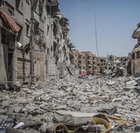 Бомбовое УНИЧТОЖЕНИЕ всего живого в Мосуле (Ирак) и в Ракке (Сирия) ПОДОНКАМИ коолиции США (англосаксами, из Франции, Бельгии, Канады и других)